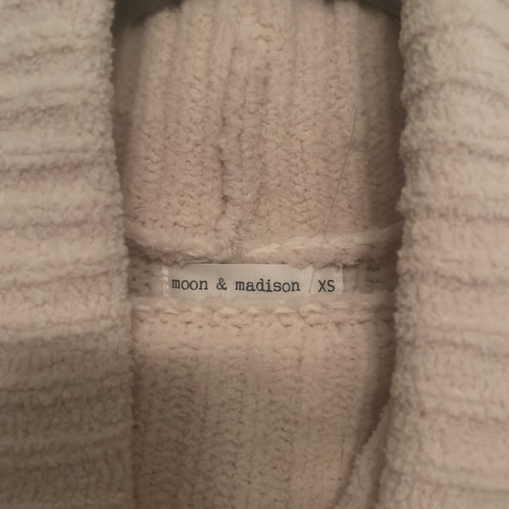Fluffy Sweater - Picture 2 of 3